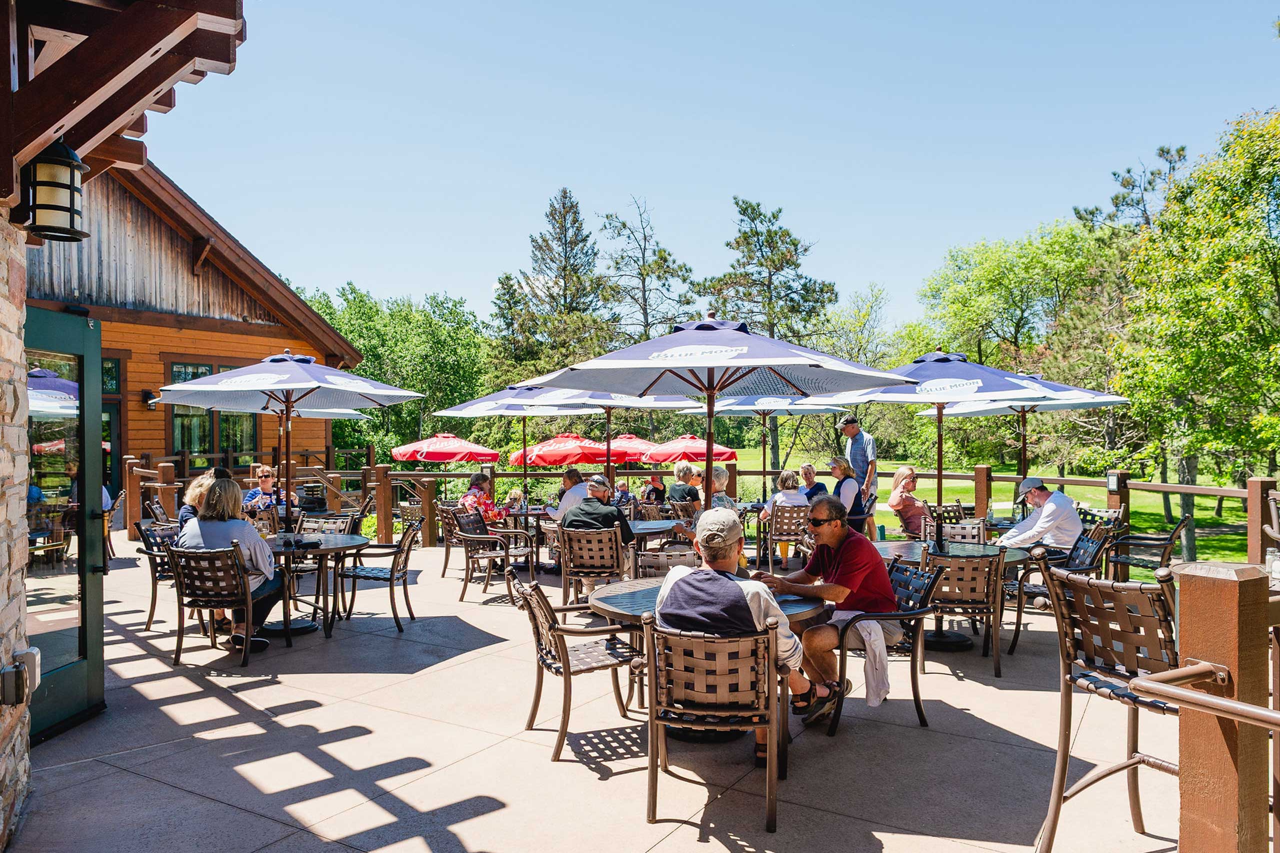 Restaurant with outdoor Seating Near Coon Rapids MN